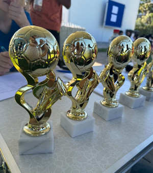 Jeder will den Pokal holen... Jeder will den Pokal holen...