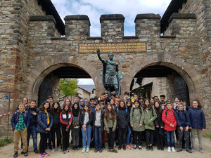 Gruppenbild vor dem Römerkastell